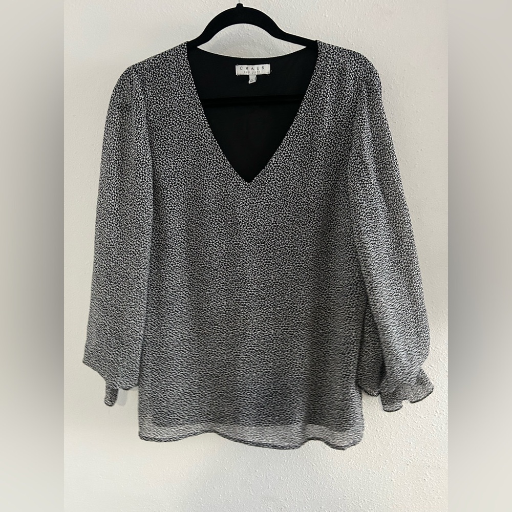 Chaus Black & White V-Neck Blouse Size Large